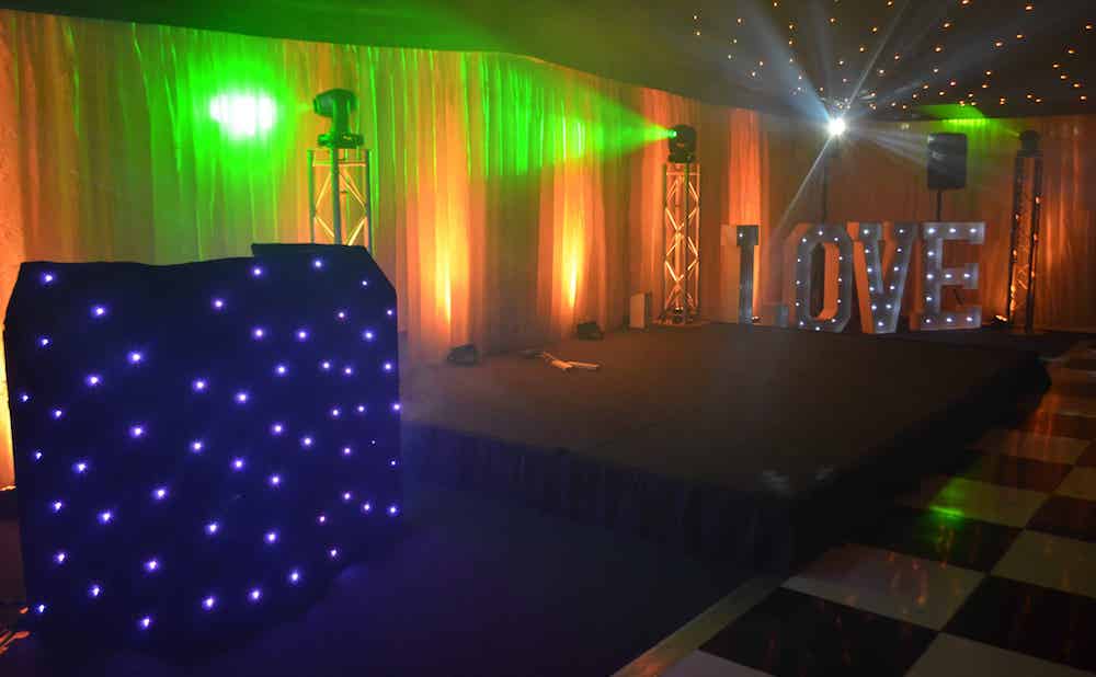 Hertfordshire Mobile Disco DJ Image